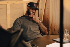 Windhorst：詹姆斯认为球迷想看纯粹关于篮球的播客是大错特错