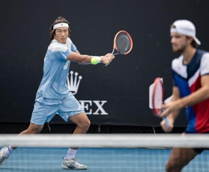 必发官网-张之臻打入男双四强，战术对头痛打双打专家