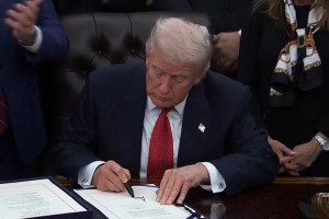 必发下载-为镇伊朗，特朗普下达一项总统令，他断定：这样中俄就不敢出头了